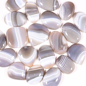 Ágata de Botsuana con un hermoso diseño de patrón blanco, piedras sueltas de forma y tamaño variados, piedra natural. - Product Image 2