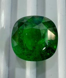 Pierre de Tsavorite Grenat Vert 100% Naturelle 8 Carats Qualité Exceptionnelle Pureté Impeccable pour la Fabrication de Bijoux Pierres Précieuses en Vrac à Prix de Gros - Product Image 3