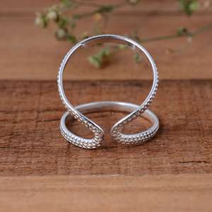 Anillo de Plata SHYAM JEWELRS con Patrón de Cable Trenzado, Hecho a Mano, Ajustable, Doble Banda, Lujoso, Unisex - Product Image 4