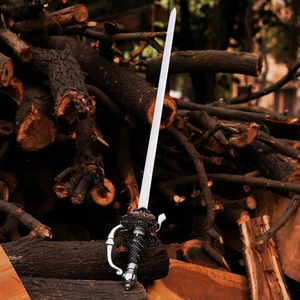 Épée artisanale de style Damas avec un motif distinctif et une poignée décorative pour les marchés des objets de collection - Product Image 4