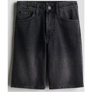 Shorts en jean pour homme à bords effilochés, conçus pour la mode urbaine et le style de vie. - Product Image 1