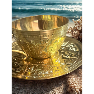 Taza y platillo de té y café con diseño en relieve en color oro latón, calidad exclusiva, taza y platillo para servir té a bajo precio. - Product Image 6