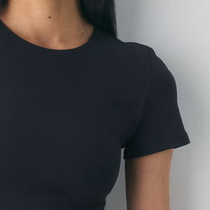 T-shirt basique pour femme en coton premium respirant, idéal pour le quotidien, prix fabricant, design uni avec logo. - Product Image 4