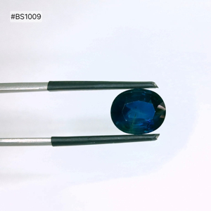 Zafiro Azul Africano de Grado 3A, Ovalado, Calentado, 4.69ct, con Tono Azul Intenso, Claridad Impecable, Gema Suelta, Apto para Joyería de Anillo - Product Image 1