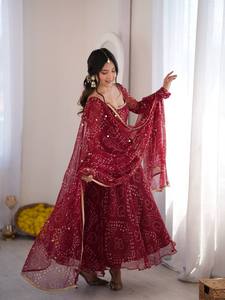 Ensemble Salwar Kameez pour femme en mousseline brodée à imprimé floral bordeaux, robe Anarkali à manches longues, châle, taille naturelle, style indien festif - Product Image 3
