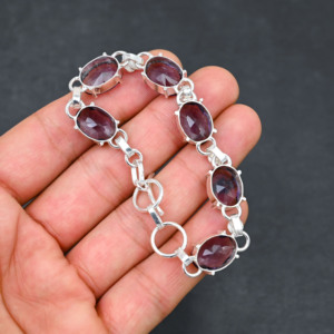 Bracelet chaîne et maillons ovales en argent sterling 925 fait main avec 5 pierres d'améthyste de laboratoire – Cadeau de luxe pour soirée - Product Image 3