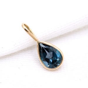 Colgante Solitario de Oro Amarillo Sólido de 14K con Topacio Azul de Londres Natural de Corte Pera y Engaste de Bisel Facetado, Joyería Fina al por Mayor - Product Image 1