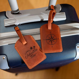 ป้ายแท็กกระเป๋าเดินทางหนังแท้ ป้ายชื่อกระเป๋าเดินทางแบบนูนลายตามสั่ง ป้ายปิดข้อมูลส่วนตัวสำหรับกระเป๋าเดินทาง ป้ายติดกระเป๋าเดินทาง ขายส่ง ชุด LMP-0173 - Product Image 1