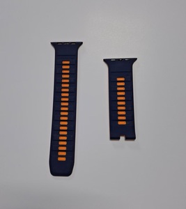 Bracelet de montre en silicone liquide bicolore (LSR) moulé par injection, personnalisable, remplacement disponible, OEM disponible - Product Image 1