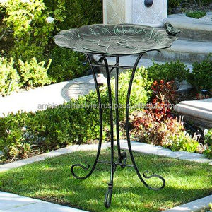 Clásico bebedero para pájaros de metal vintage, para jardín exterior, comedero de agua, cuenco decorativo de hierro, diseño tradicional rústico con encanto. - Product Image 1