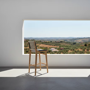 Taburete de Bar de Madera de Teca Sólida Niko con Diseño Moderno y Contemporáneo, Ecológico y Duradero para Espacios Comerciales, Comedor, Taller, Villa - Product Image 2