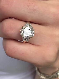 Anillo de Compromiso con Diamante Cultivado en Laboratorio de 4 Quilates, Corte Cojín, Piedras Laterales en Forma de Media Luna, Certificado IGI, Claridad VS+, Oro Sólido de 14K, Anillo de Novia de Lujo - Product Image 5