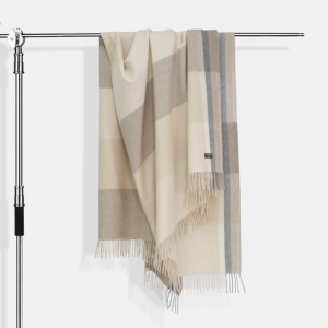 ผ้าคลุมไหล่แคชเมียร์ลายสก็อตแบบมองโกเลีย ขนาด 130*170 ซม. สีธรรมชาติ - Product Image 1