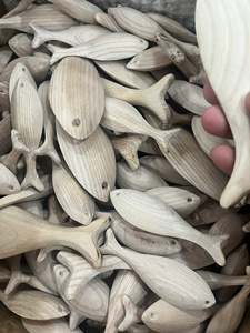Ornement de poisson sculpté à la main en bois de frêne, style japonais, peint, décoration artisanale pour la maison - Product Image 4