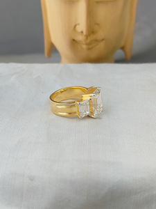 Anillo de Compromiso de Oro Amarillo con Diamante Corte Esmeralda |   Anillo de Boda Clásico para Novia |   Elegante Regalo de Aniversario de Bodas para Esposa - Product Image 3