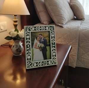 Marco de Fotos Decorativo con Incrustaciones de Hueso de Camello, Mosaico Hecho a Mano, Elegante Decoración Tradicional para el Hogar - Product Image 1