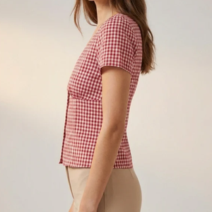 Chemisier ajusté à col en V et manches courtes pour femme, motif gingham rouge et blanc, boutonné, style décontracté chic, idéal pour l'été - Product Image 1