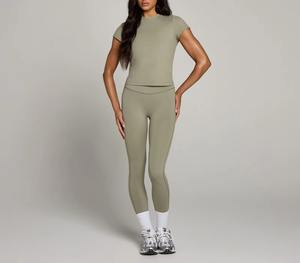 Camiseta de manga corta con cuello redondo para mujer – Camiseta básica informal, ajustada y económica para damas - Product Image 4