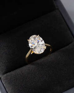 Bague classique en or blanc avec diamant jaune taille ovale pour femme, élégante sertissage à griffes, cadeau de bijoux de mariage - Product Image 1