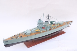 Modèle de bateau en bois de la marine allemande fait main - Maquette de bateau de guerre de poche de la Seconde Guerre mondiale à l'échelle militaire pour la décoration de la maison ou du bureau - Product Image 4