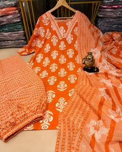Ensemble 3 pièces pour femme : Kurti, pantalon et dupatta en coton biologique respirant, à imprimé floral en dentelle, longueur genou, pour usage quotidien décontracté |   Col en V | - Product Image 1