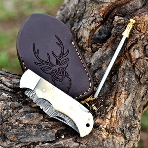 Cuchillo de bolsillo plegable de acero de Damasco hecho a mano personalizado con mango de madera y cuerno de alta calidad con soporte OEM de funda - Product Image 1