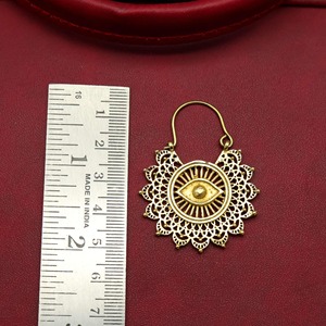 Boucles d'oreilles en laiton sur mesure, fabrication artisanale, design personnalisé, finition lisse, prix d'usine en gros, artisanat métallique - Product Image 4