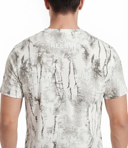เสื้อยืดคอกลมแขนสั้นผู้ชาย พิมพ์ลายแบบนามธรรม เนื้อผ้าถักระบายอากาศ ทรงปกติ สวมใส่สบายๆ - Product Image 3