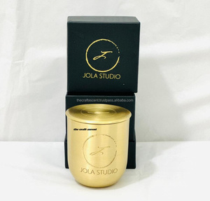 Vente en gros de bocaux à bougies et de récipients vides en laiton personnalisés, bougies de Noël gravées en métal avec cire de soja pour les occasions de vacances - Product Image 3