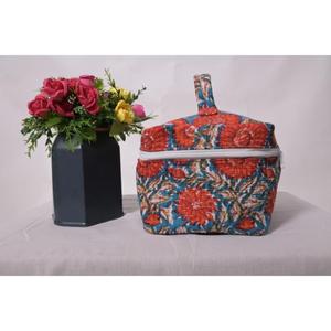Sac de maquillage portable à fermeture éclair de grande capacité en coton floral fait main, organiseur de maquillage, pochette de rangement de voyage pour femmes - Product Image 4
