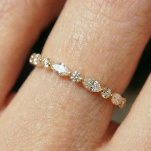 Anillo de Eternidad de Lujo con Diamantes Alternados en Forma de Marquise y Redondos, Oro de 14K, Anillo de Boda Apilable, Fabricante de Joyería Fina - Product Image 1
