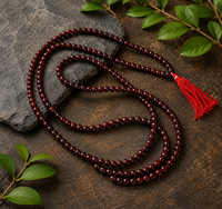 Lal Chandan Mala - Chapelet artisanal en bois de santal rouge avec design zen asiatique d'Orissa