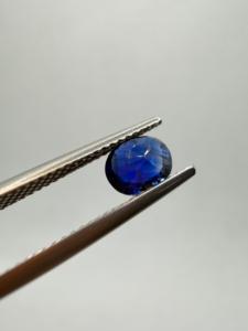 Zafiro Azul Natural Intenso y Vívido, Corte Ovalado, 1.05CT, 6.5X5.5X3MM, Gema Preciosa Suelta de Ceilán, Sri Lanka, para Joyería - Product Image 3