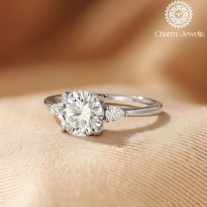 Anillo de compromiso y eternidad Charm_Jewells para mujer, chapado en oro rosa de 18K sobre plata, con moissanita de corte cojín y engaste clásico de puntas - Product Image 4