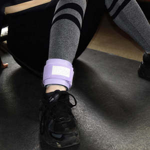 Sangle de cheville à boucle réglable avec fonction de maintien au chaud pour machine à câble, manchette sécurisée en néoprène respirant et élasthanne pour l'entraînement des jambes - Product Image 3