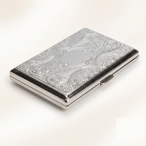 Étui à cigarettes de luxe en métal finition dorée et cuir véritable noir, porte-cigarettes fin et résistant aux chocs, accessoire pour fumeurs - Product Image 3