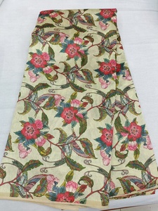 Tela de Seda de Primera Calidad para Impresión Digital con Diseño Artístico Intrincado, Material Ligero de Alta Calidad de 45 GSM para Vestidos de Moda - Product Image 3