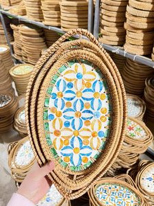 Plateau en rotin tressé à la main avec nacre pour la décoration intérieure, présentoir de table, fabriqué à partir de fibres naturelles du Vietnam - Product Image 6