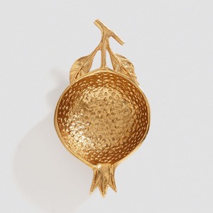 Cuenco de metal dorado con forma de granada para servir aperitivos. Diseño texturizado de alta calidad para decoración de hogares de lujo a precio de mayorista - Product Image 4