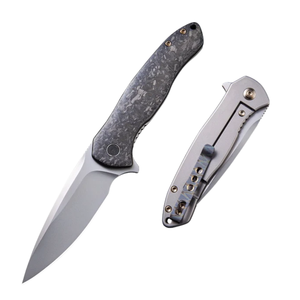 Couteau de poche pliant gris et argenté avec manche gris foncé à motifs, lame argentée, clip de poche en métal, design compact et portable - Product Image 1