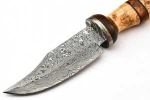 Cuchillo utilitario de exterior hecho a mano con acero de Damasco, mango de madera de olivo y funda de cuero. - Product Image 2