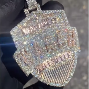 Colgante de Cadena Personalizado con Incrustaciones de Diamantes para Hombre, Joyería que Pasa la Prueba del Diamante, Chapado en Dos Tonos, Letra o Nombre, Estilo Hip Hop, Colgante Personalizado de Moissanita - Product Image 1