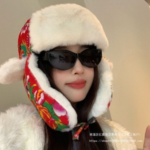 Sombrero de lana de Invierno para mujer del noreste de China Joksung, famoso diseño de orejeras Hua Leifeng, calentadores de piernas gruesos a prueba de viento y protección contra el frío - Product Image 1
