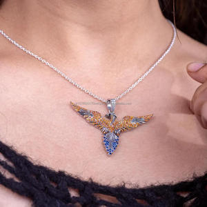 Pendentif oiseau tendance avec incrustation de pierres et éclat de diamant Moissanite VVS brillant - Product Image 1