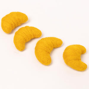 Ornement en feutre de laine en forme de croissant, jouet alimentaire de simulation fait main, guirlande en feutre, décoration de boulangerie, cadeau pour enfants, vente en gros - Product Image 4