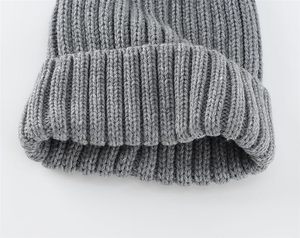 Bonnet en tricot côtelé 100% acrylique uni, bonnet d'hiver court rayé streetwear unisexe - Product Image 2