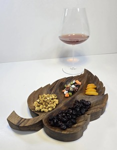 Plateau en bois en forme de feuille pour servir les invités lors d'événements, de fêtes et pour paniers-cadeaux – Plateau écologique haut de gamme, vente en gros depuis l'Inde - Product Image 6