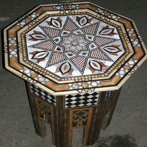 Plateau de table octogonal en marbre avec incrustation d'os et motifs géométriques en nacre, disponible à prix de gros. - Product Image 1