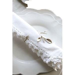 Nouveau design rond de serviette en argent avec design en forme de feuille look moderne rond de serviette royal de haute qualité pour restaurant maison de mariage - Product Image 1