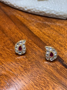 ต่างหูรูปดอกไม้ Amaira Jewels ชุบทอง 22K เครื่องประดับหรูหราสำหรับผู้หญิง สวมใส่ได้ทุกวัน - Product Image 6